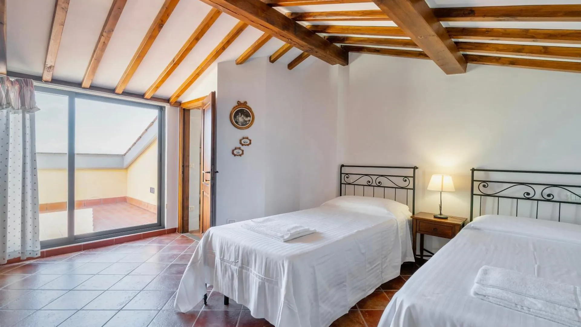 Casa Vacanze Con Piscina A San Gimignano Apart Otel